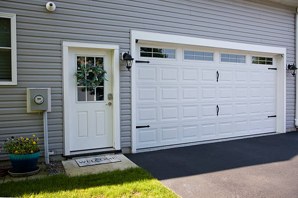 24/7 Emergency Garage Door Panel Replacement experts in McIntosh County County, OK